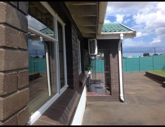 3 BEDROOM HOUSE FOR SALE IN WOODLANDS